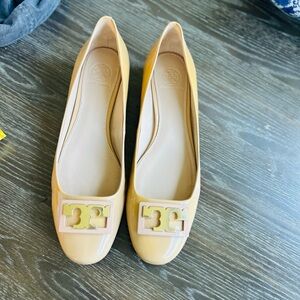 Tory Burch Women's Beige Flats with Logo Accent